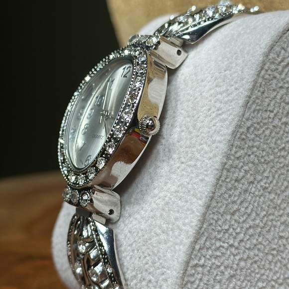 Hinged Cuff Bracelet Watch - Picture 3 of 12